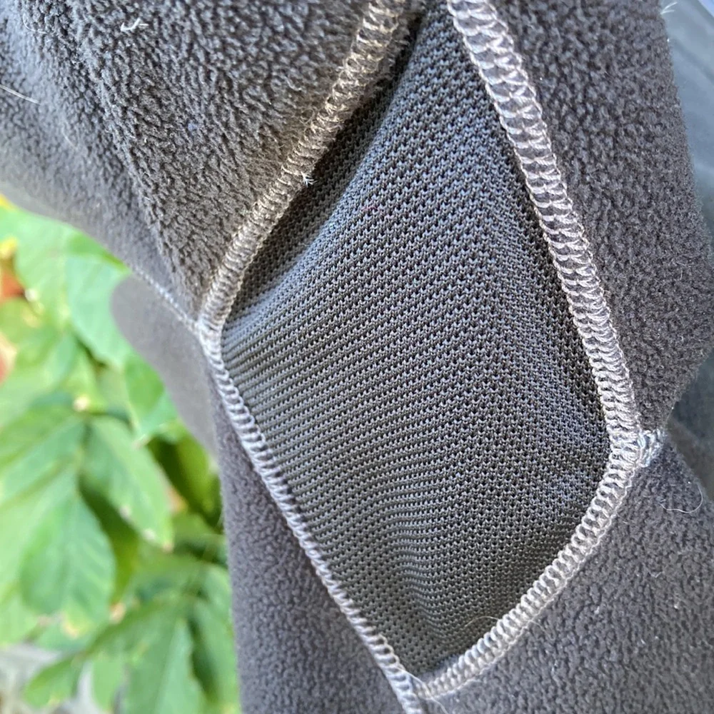 REI FLEECE ZIP, HOODED JACKET. Vented underarms, front side pockets. Size large - Picture 4 of 7